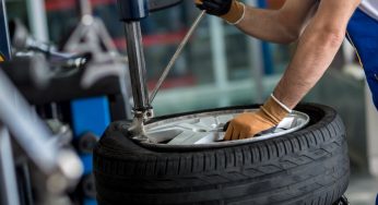 Гродненский шиномонтаж начал делать скидки для «тунеядцев», которые покажут «письмо счастья»