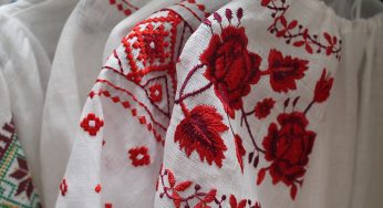 «Белорусы хотят быть белорусами». Вышиванку в Гродно можно купить в «Хате мастака»
