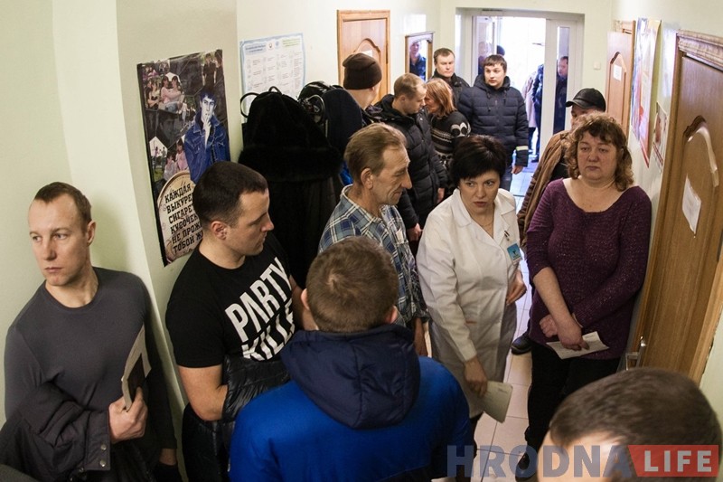 В Скиделе около 200 человек пришли сдать кровь для женщин, пострадавших во время взрыва на сахарном заводе В Скиделе около 200 человек пришли сдать кровь для женщин, пострадавших во время взрыва на сахарном заводе