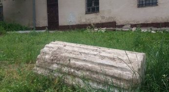 В сквере на месте Фары Витовта рабочие нашли колонну старого храма