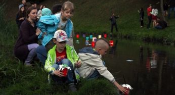В парке Жилибера в Гродно прошел фестиваль водных фонариков