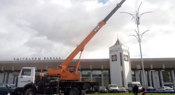 Вместо обещанного символа города на привокзальной площади в Гродно установили большой фонарь