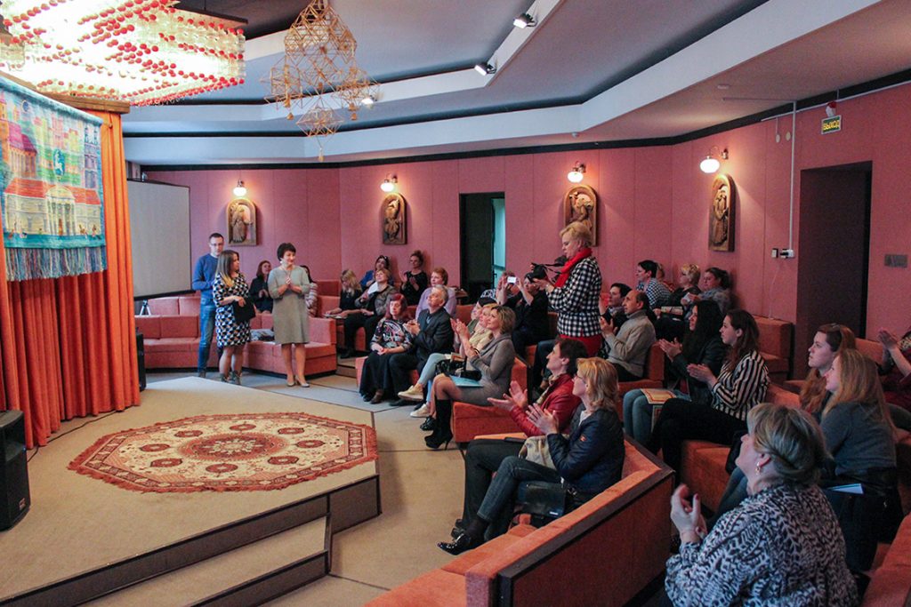 Гродненская мастерица соткала для города Ратушу