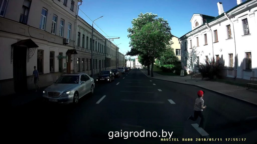 В Гродно мальчик выбежал под скорую. От резкого торможения травмировалась фельдшер (видео)