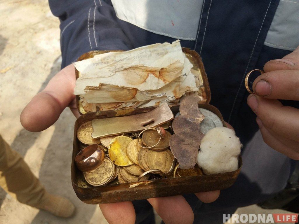 Найденый в центре Гродно клад оценили в 19,5 тысяч долларов Найденый в центре Гродно клад оценили в 19,5 тысяч долларов