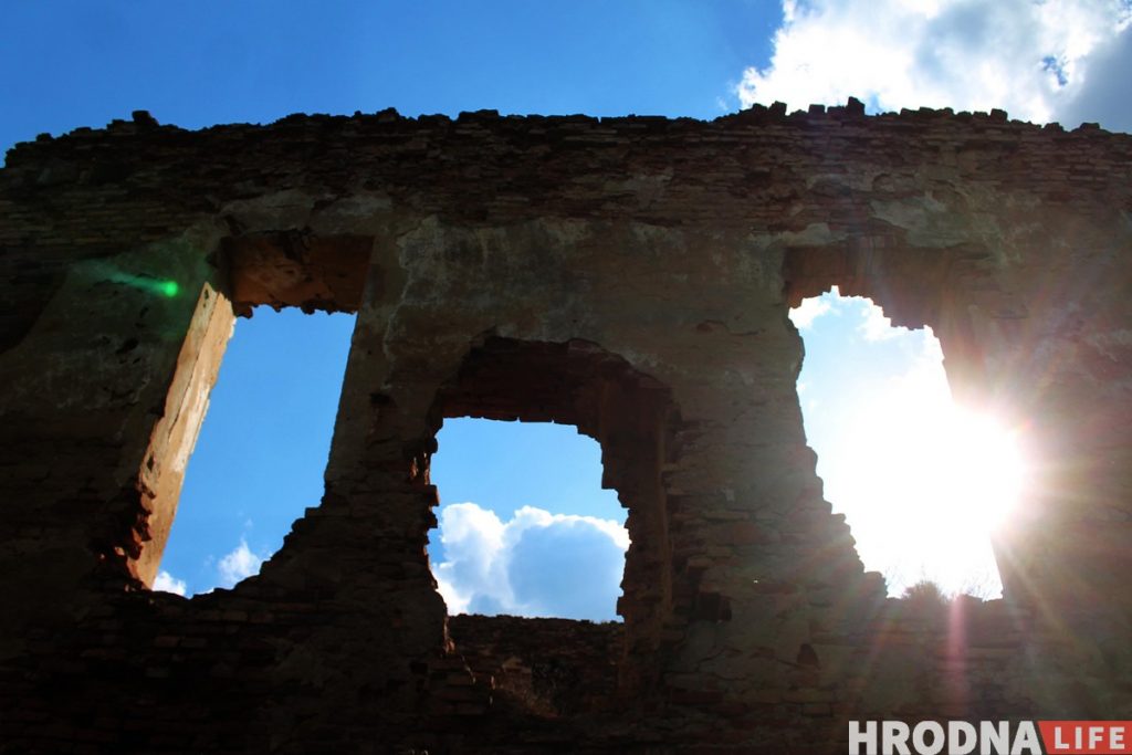 Пока ремонтируют Гольшанский замок, можно посетить его в виртуальности