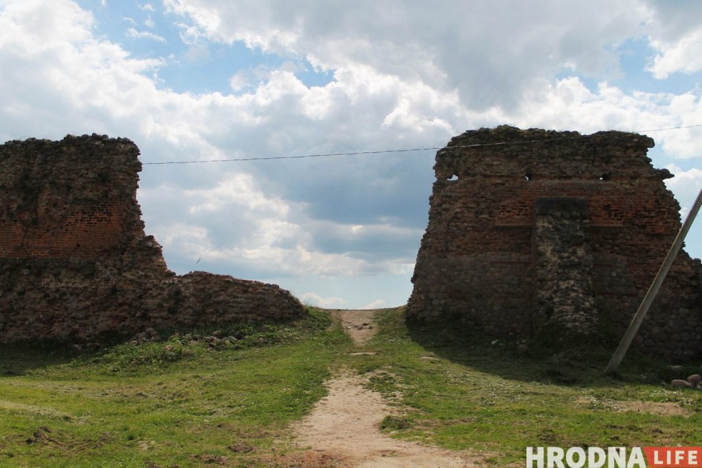 На Гольшанском и Кревском замках возобновили работы