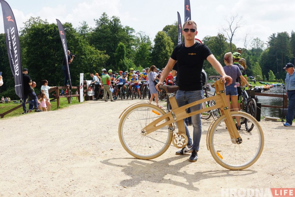 Деревянный велосипед второй раз вышел на старт веломарафона "Суседзі"