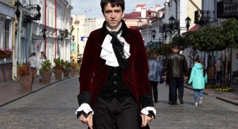 «Горожане стали скучно одеваться». Гродненец рассказал, почему предпочитает наряды ХІХ века