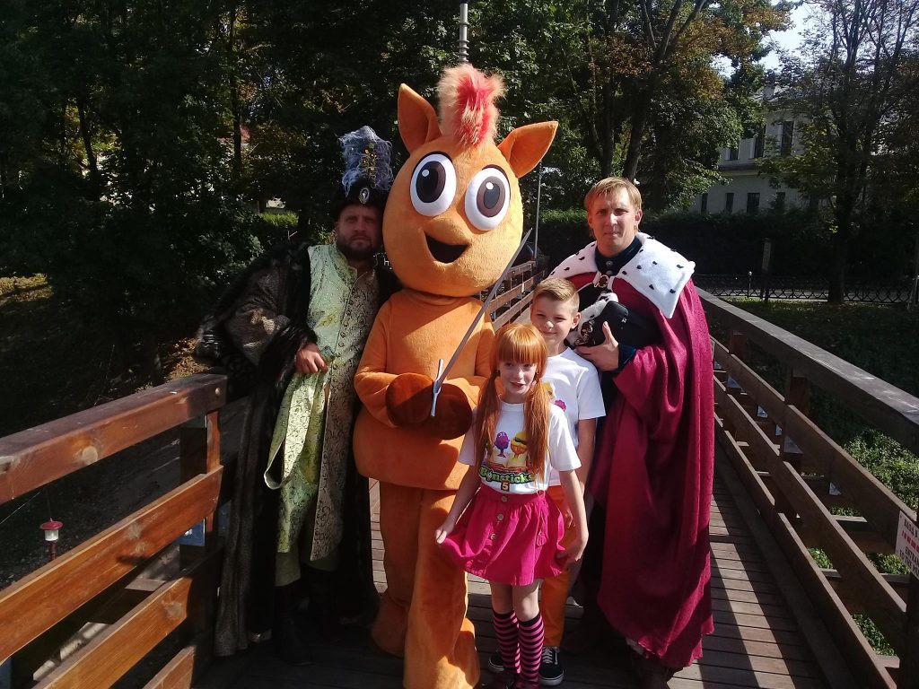 Фотофакт: Гродненские историки снялись в клипе про бонстиков