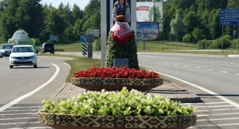 Трехметровая Алеся уже не встречает гостей на М6: ее убрали перед приездом Лукашенко