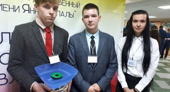 «Накормили весь класс». В Гродно гимназисты собрали собственный аппарат для сахарной ваты 