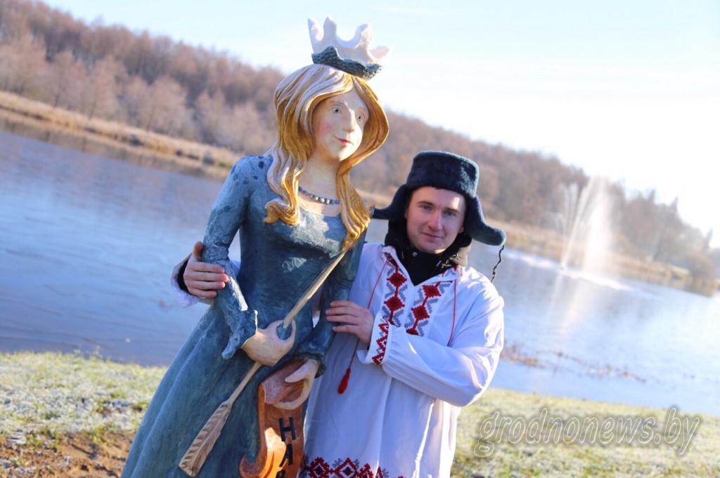 "Дожинки" в Ивье: фуд-арт и агро-треш. Смотрим, чего было больше