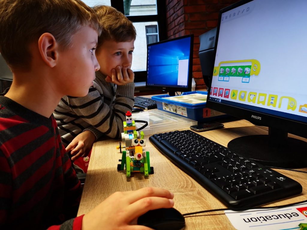 Образовательный центр ПВТ: IT-образование для взрослых и детей