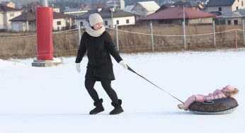 В Гродно девочка получила травмы, катаясь на тюбинге — у ребенка множественные переломы ноги  