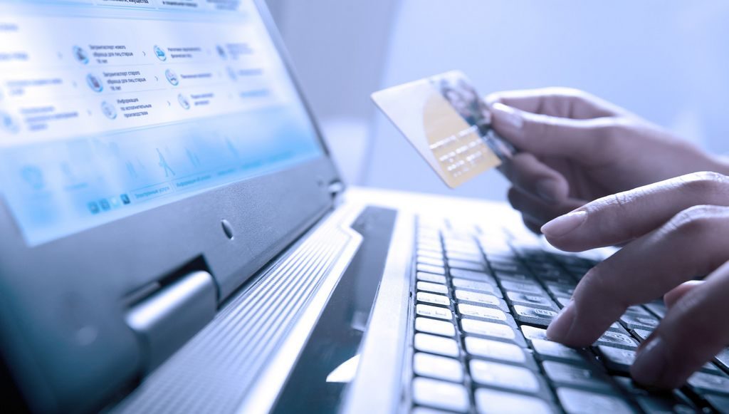 Парень с Зельвенщины потратил деньги с чужой карточки в он-лайн казино