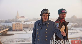 В Гродно необычные почтальоны разносят письма с предсказаниями от шведского оракула
