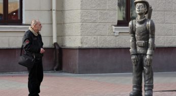 «Боже, храни Гродно!» Что говорят в соцсетях про демонтаж «туриста» на Советской