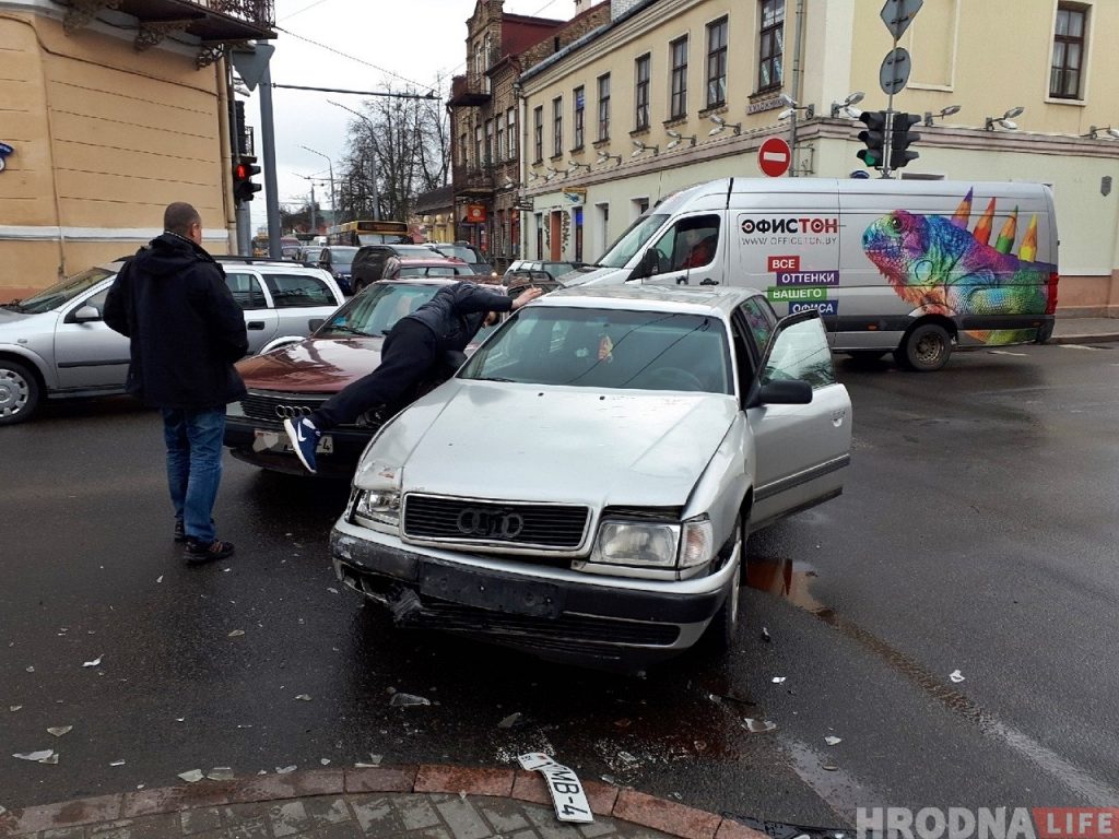 Фотофакт: на Кирова-Социалистической очередное ДТП