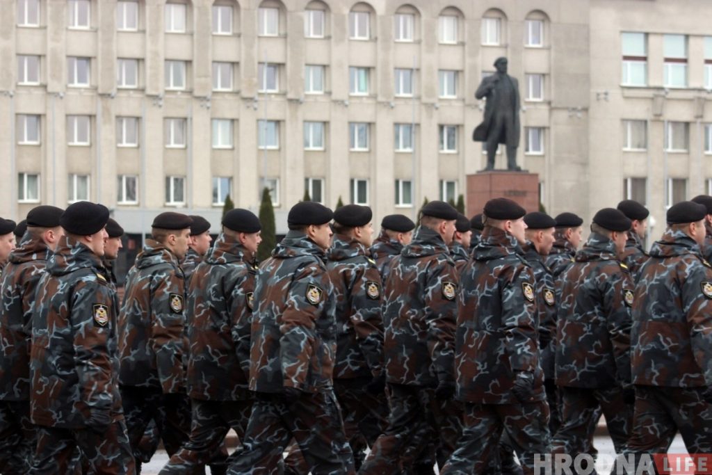 Гродненская милиция в день своего праздника прошла маршем по улицам города Гродненская милиция в день своего праздника прошла маршем по улицам города