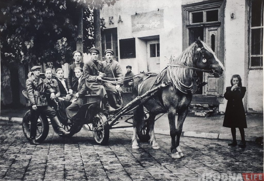 «Мы с Переселки». Как деревенские ребята защищали Фарный костел в Гродно