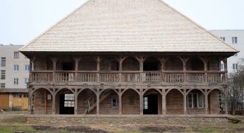 Для экскурсий открыли лямус в Гродно — самое старое деревянное здание Беларуси