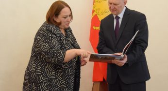 Развивать туризм и помогать беженцам. Основное про визит Поверенной в делах США в Беларуси в Гродно