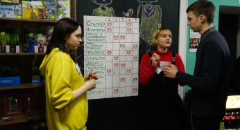 Девушка с пограничным расстройством, транс-парень и еще 8 «захватывающих томов». Люди-книги рассказали свои истории