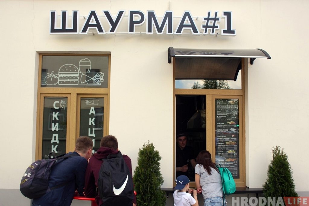 На Ожешко открылась Шаурма#1. Туда перебрался и тунисский повар