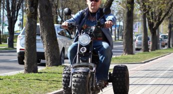 «За таким транспортом будущее». Гродненец рассказал, почему пересел на электротрайк
