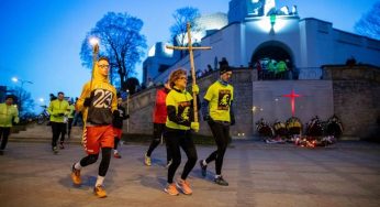 В Белостоке прошел Беговой Крестный Путь: верующие пробежали почти 20 км под руководство капеллана «Ягеллонии»