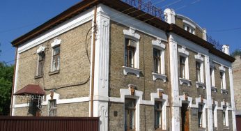 В Гродно продают «дом со львами» на Студенческой. Сколько стоит и чем он необычен