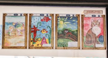 В Гродно по троллейбусам развесили почти тысячу детских рисунков