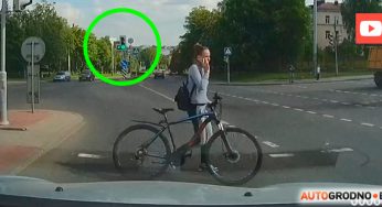 Велосипедистка в Гродно спешилась, но все равно пошла на красный. Что думают водители
