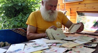 «Возможно, Корбут их и не видела». Гродненскому коллекционеру принесли письма для олимпийской чемпионки