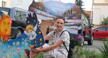 Святой Губерт собрал друзей и необычных зверей в дворике на Кирова