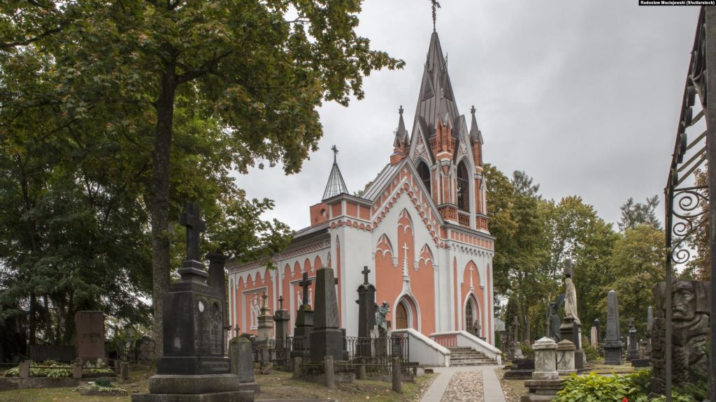 В каплице на Росах, где похоронили Калиновского, появился белорусский язык росы вільня