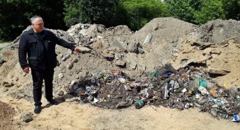 «Хамское отношение к городу». Неизвестные в центре Гродно сделали свалку мусора 