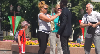 В Гродно выясняли, кому скорее помогут — иностранцу или белорусу