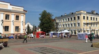 «Разрешение не требуется, но есть нюансы». Почему по выходным пешеходная Советская так похожа на рынки 90-х?