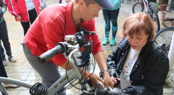 “Заклеить колесо и починить тормоза может любая девушка”. Как прошел мастер-класс от Hrodna.life  по ремонту велосипедов