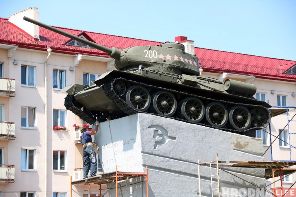 На памятнике-танке на Советской площади поменяют надпись 