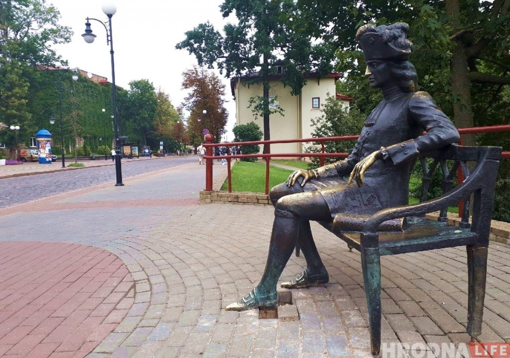 Чтобы видели туристы: "Зодчего Городницы" перенесли на улицу Ожешко Чтобы видели туристы: "Зодчего Городницы" перенесли на улицу Ожешко