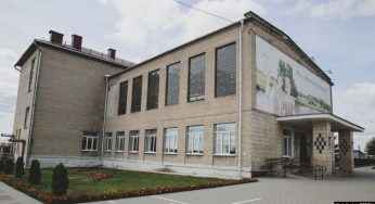 «Мы обратились к Лукашенко». Учителя Столбцовский школы просят оставить на должности директора