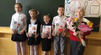Девочка ездит на уроки через все Гродно, после того как чиновники расформировали ее белорусскоязычный класс