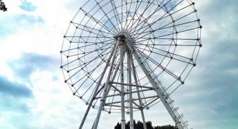 В Гродно смонтировали колесо обозрения. Фотофакт