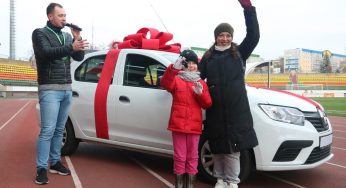 Семья из Гродно выиграла автомобиль от «Немана»