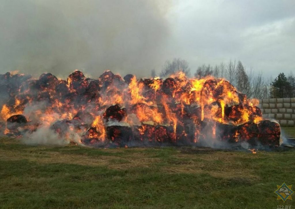 Дети игрались с зажигалкой и сожгли 100 тонн соломы