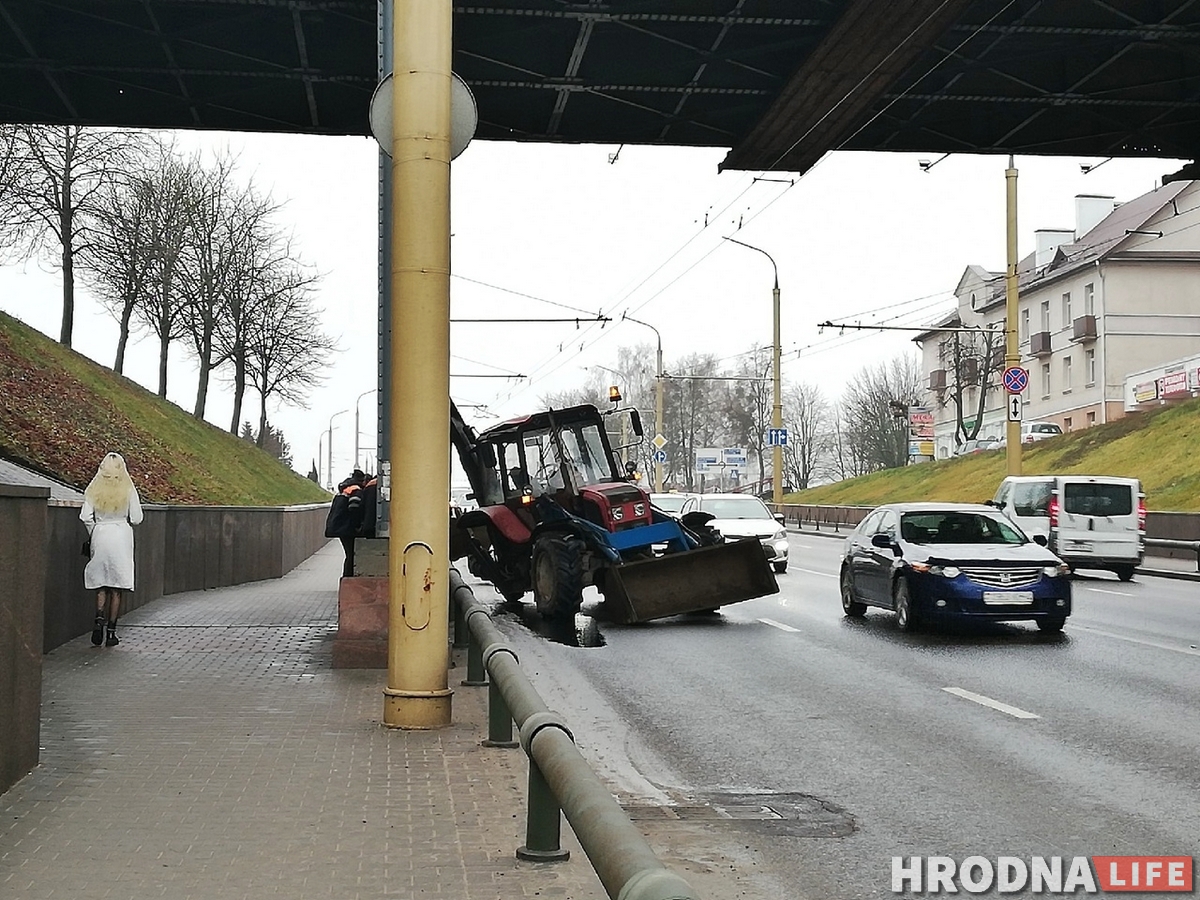 трактор Беларус отвалилось колесо