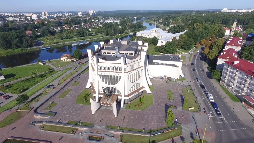 Драмтеатр в Гродно это архитектура советского модернизма и брутализма в одном